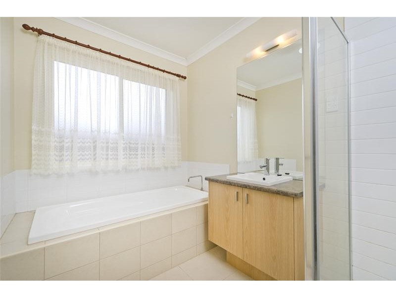 4 Gungurra Grove, Wyndham Vale VIC 3024