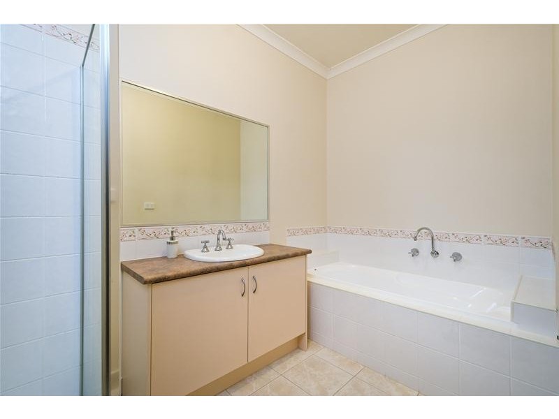 24 Egan Close, Werribee VIC 3030