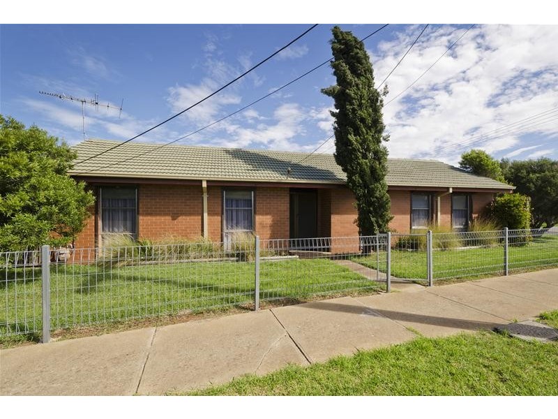 12 Malleehen Street, Werribee VIC 3030