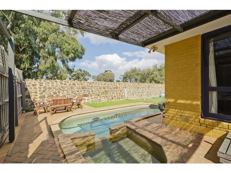 37 Stewart Drive, Werribee VIC 3030