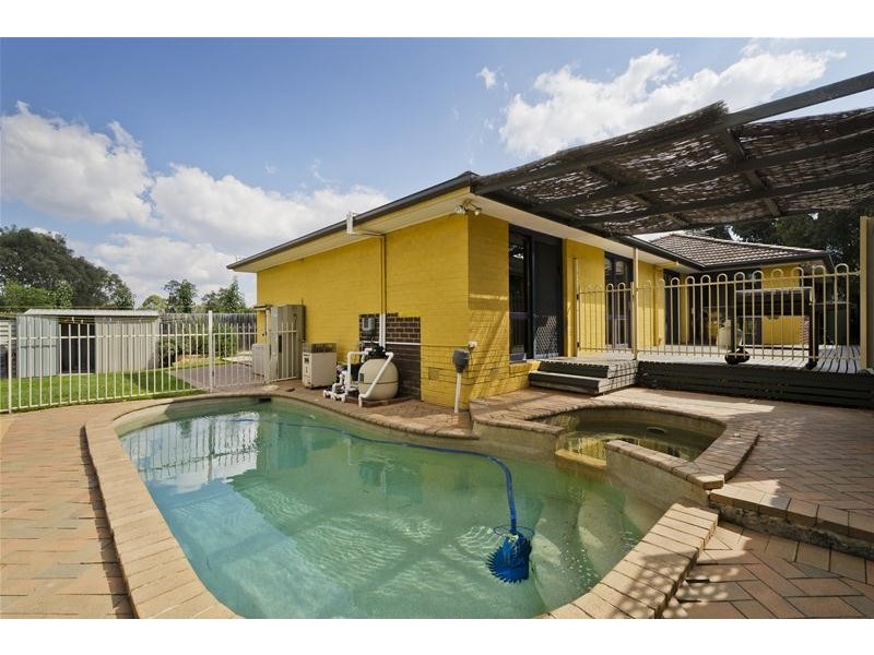 37 Stewart Drive, Werribee VIC 3030