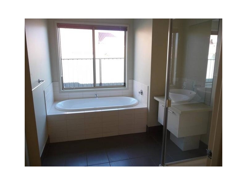 4 Mandora Grange, Tarneit VIC 3029