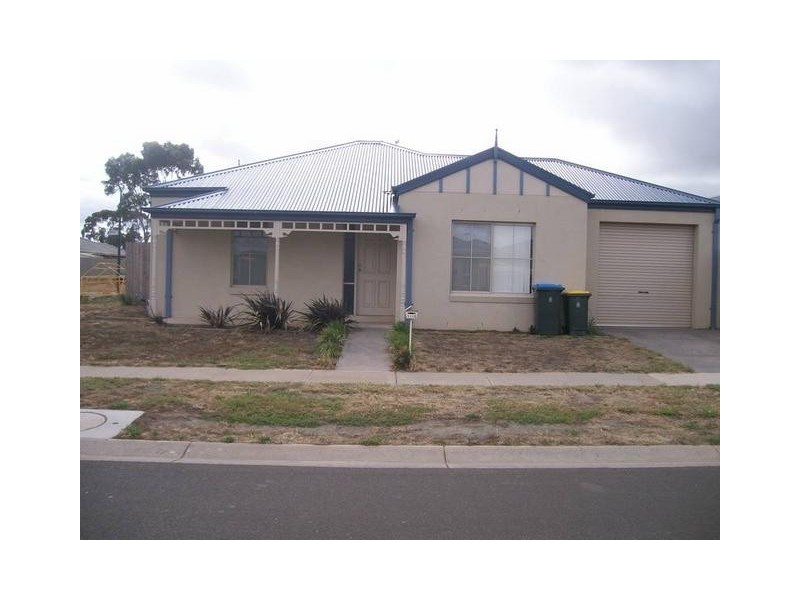 1/12 Ozzimo Way, Werribee VIC 3030
