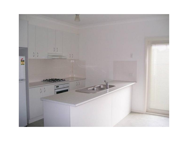 1/12 Ozzimo Way, Werribee VIC 3030