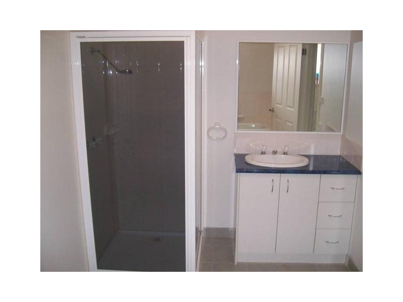 1/12 Ozzimo Way, Werribee VIC 3030