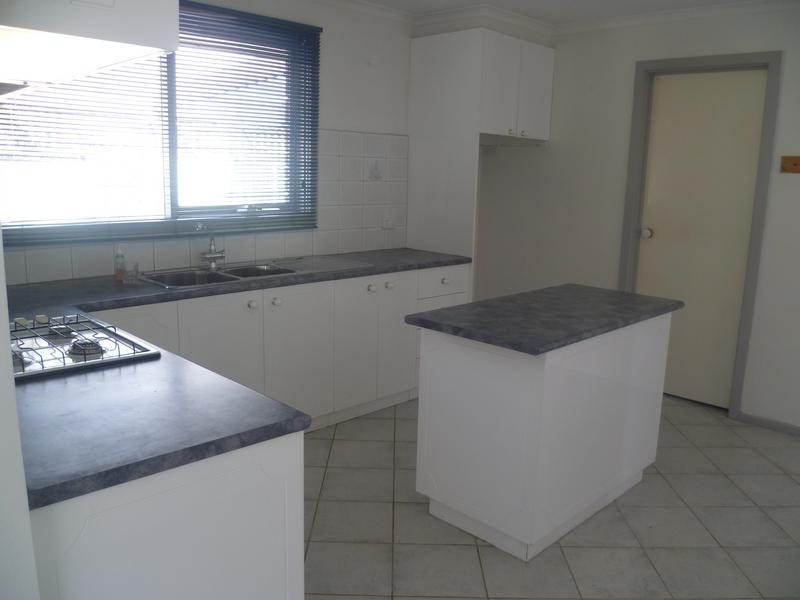 8 Lentara Crescent, Wyndham Vale VIC 3024