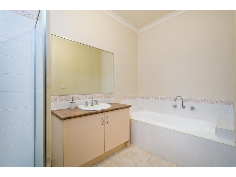 24 Egan Cl, Werribee VIC 3030