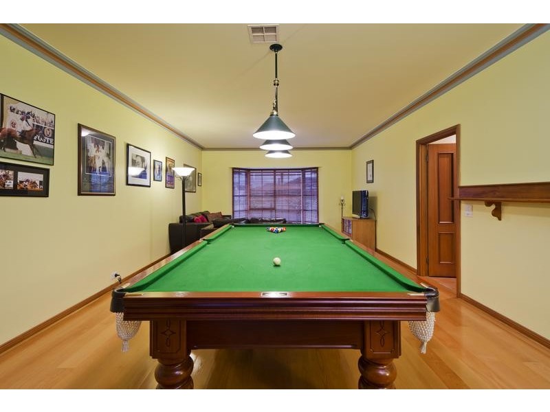 2 Willowtree Drv, Werribee VIC 3030