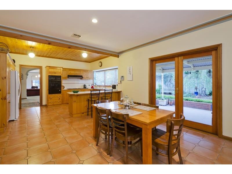 2 Willowtree Drv, Werribee VIC 3030