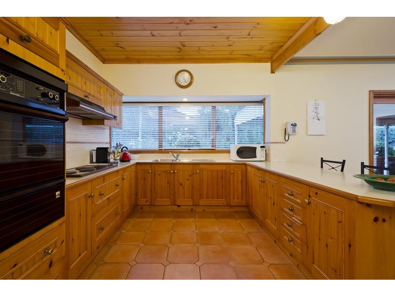 2 Willowtree Drv, Werribee VIC 3030