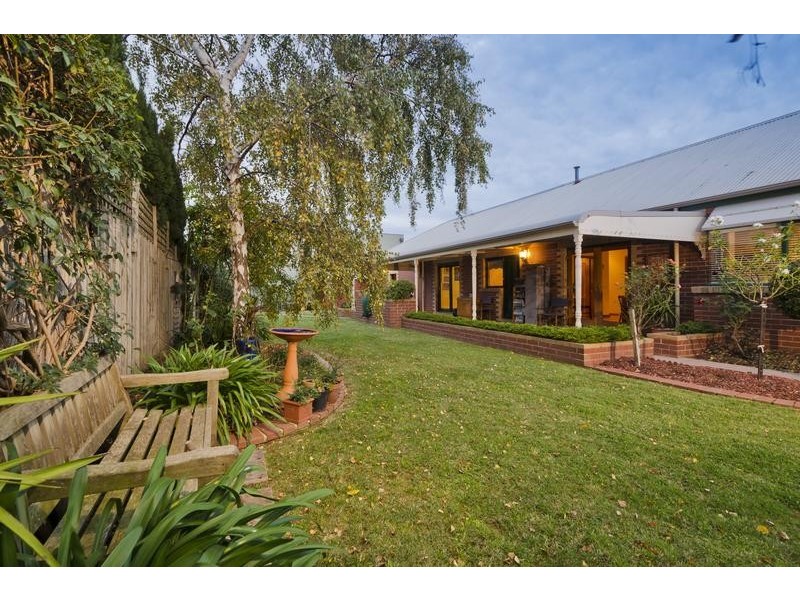 2 Willowtree Drv, Werribee VIC 3030