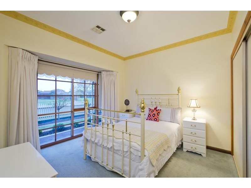 2 Willowtree Drv, Werribee VIC 3030