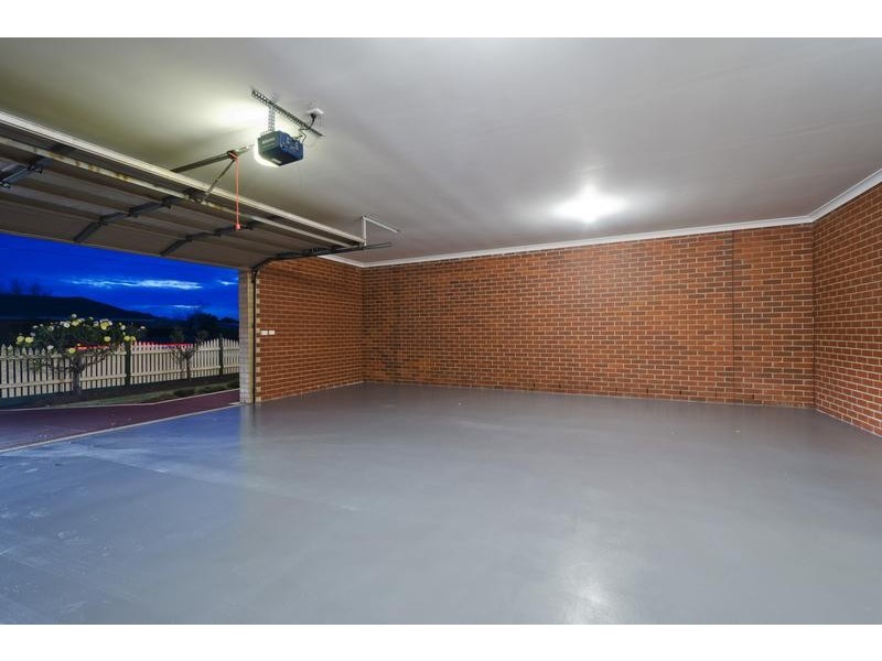2 Willowtree Drv, Werribee VIC 3030