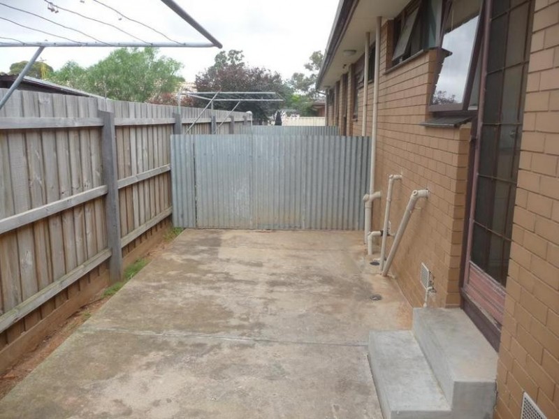 2/25 Mambourin Street, Werribee VIC 3030