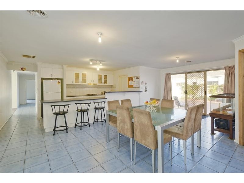 32 Caradon Drive, Truganina VIC 3029