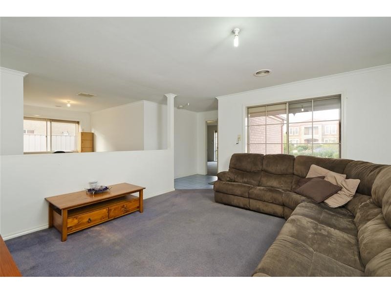 32 Caradon Drive, Truganina VIC 3029