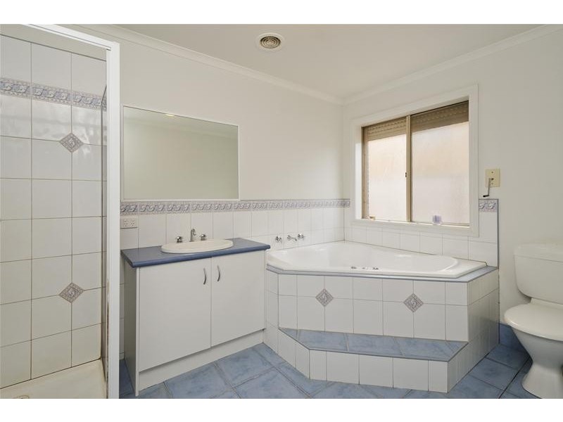 32 Caradon Drive, Truganina VIC 3029