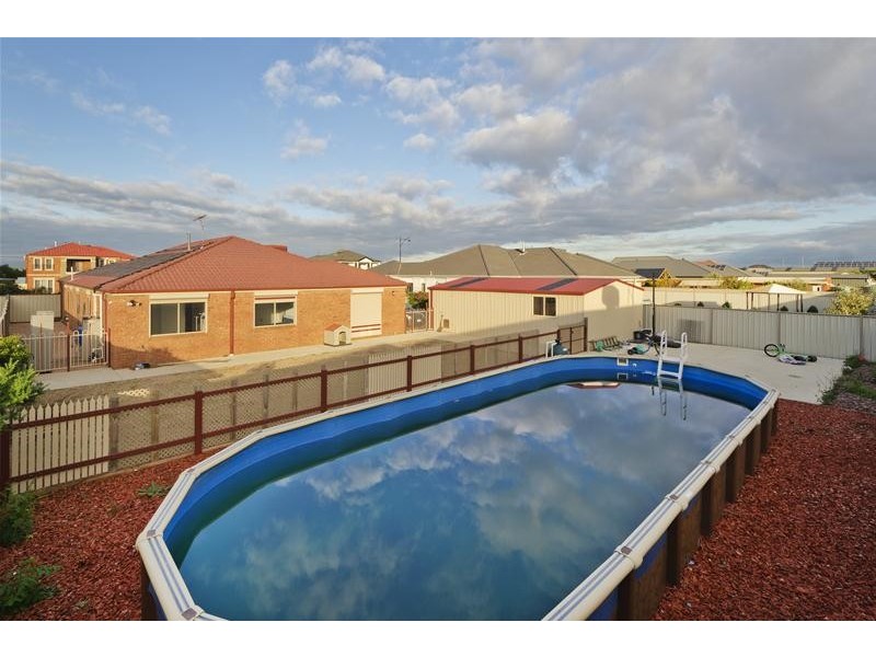 32 Caradon Drive, Truganina VIC 3029