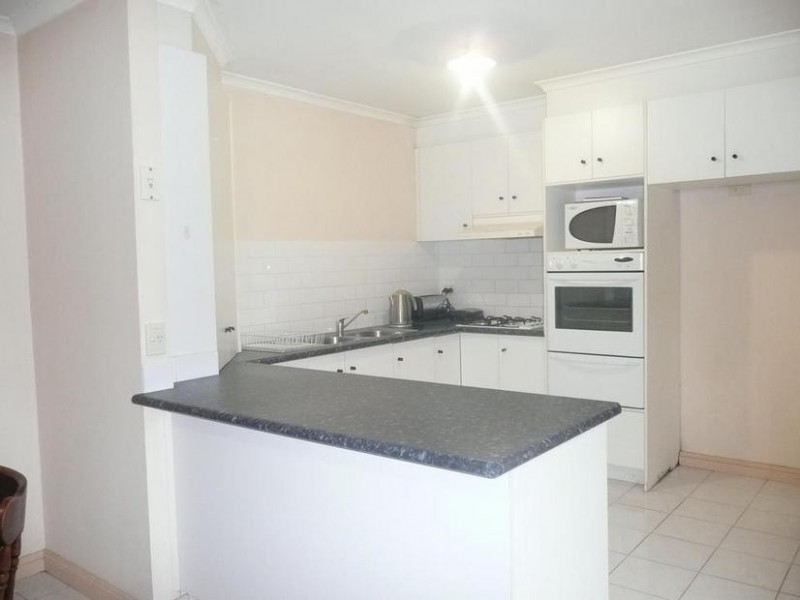 2/137 Greaves Street North, Werribee VIC 3030