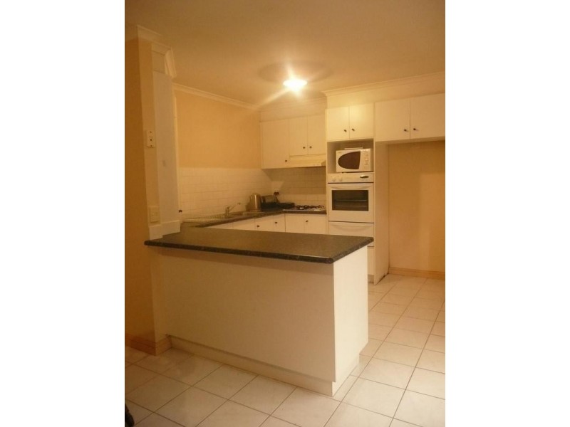 2/137 Greaves Street North, Werribee VIC 3030