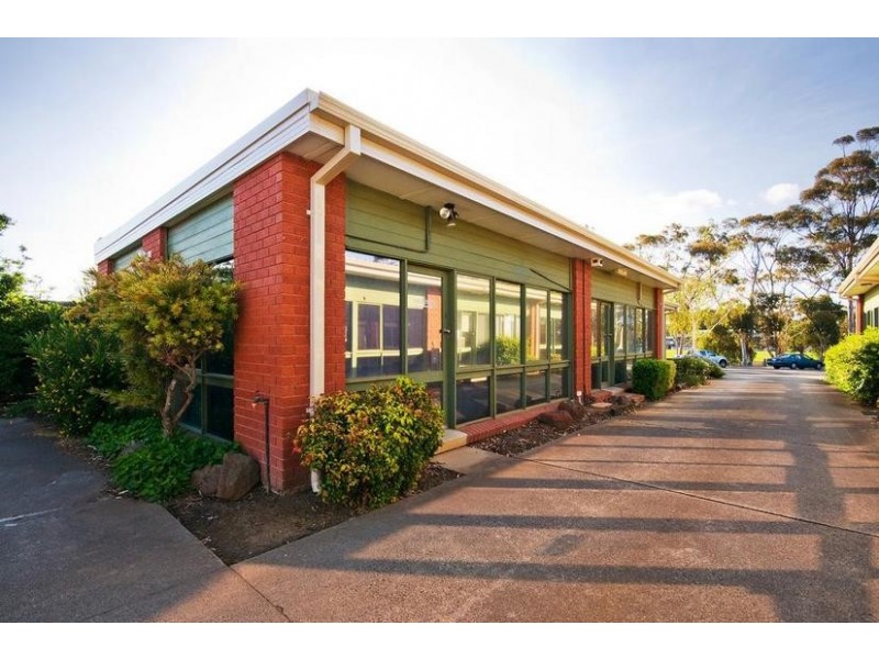 2/215 Watton Street, Werribee VIC 3030