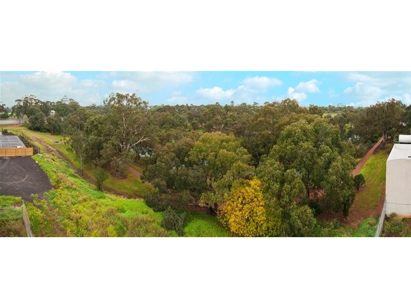 2 (13)/116 Watton Street, Werribee VIC 3030