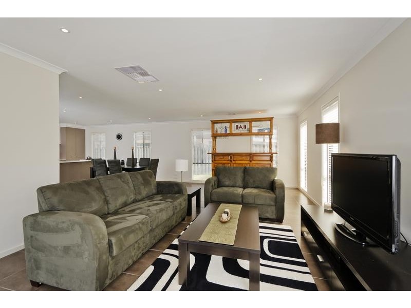 37 Weavers St, Wyndham Vale VIC 3024