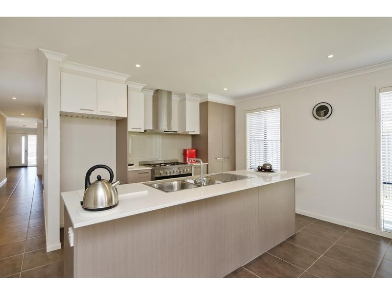 37 Weavers St, Wyndham Vale VIC 3024