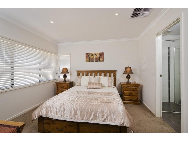 37 Weavers St, Wyndham Vale VIC 3024