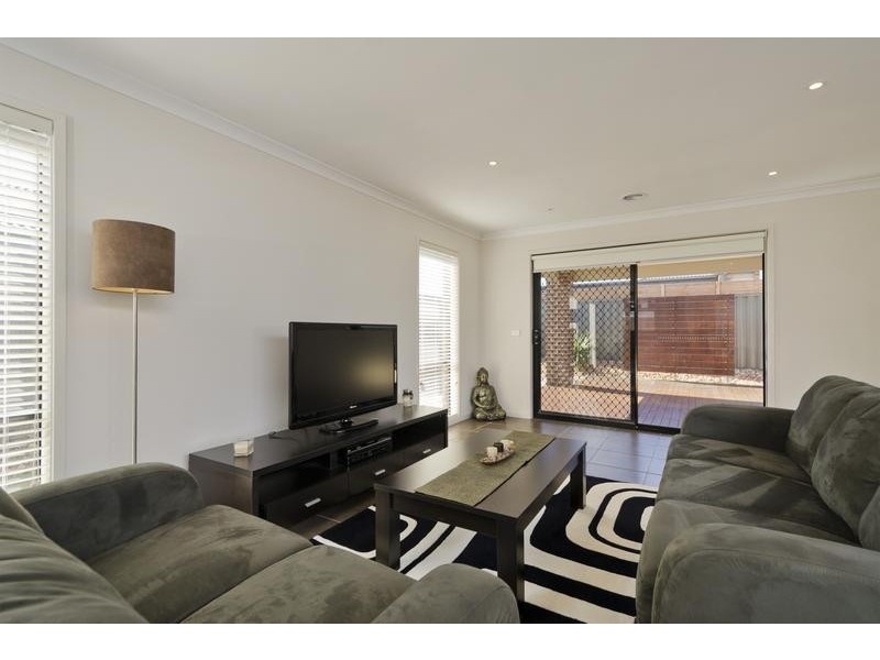 37 Weavers St, Wyndham Vale VIC 3024
