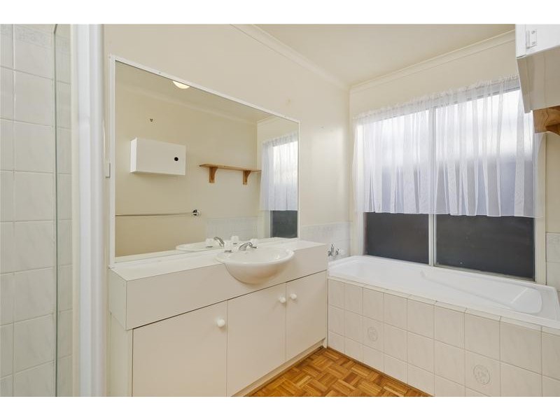 3 Holmesdale Close, Werribee VIC 3030