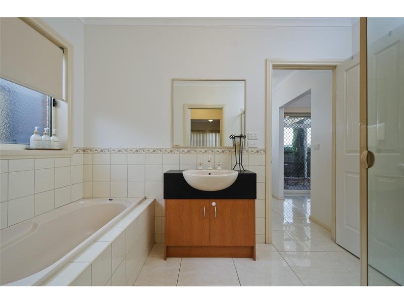 3/4 Albert Place, Hoppers Crossing VIC 3029