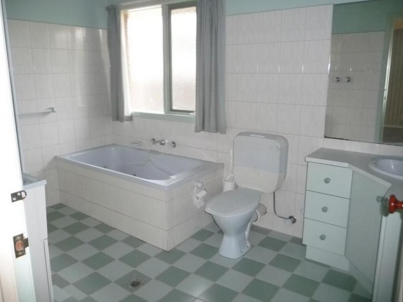 18 RHINE STREET, Werribee VIC 3030