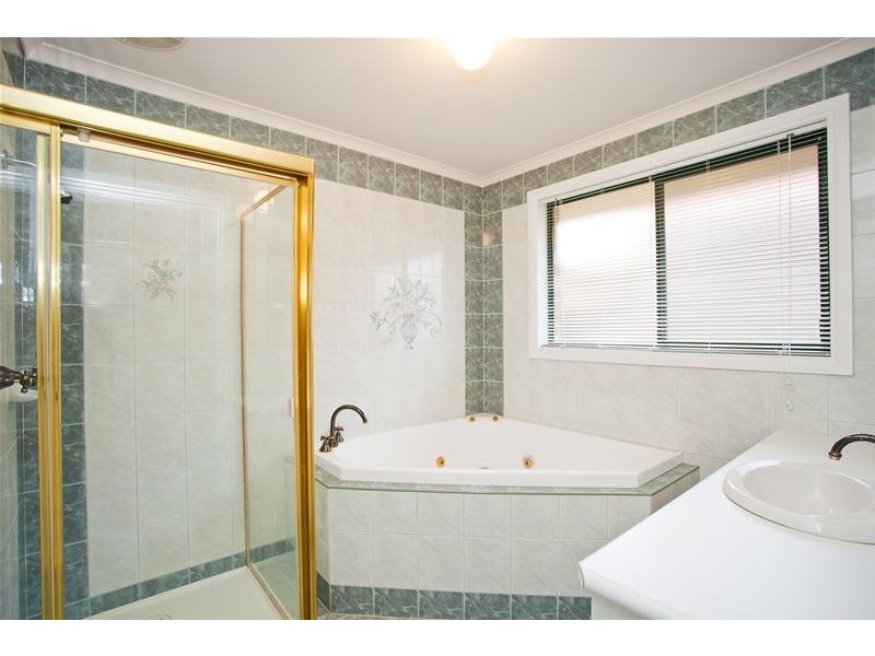 61 Angela Drive, Hoppers Crossing VIC 3029