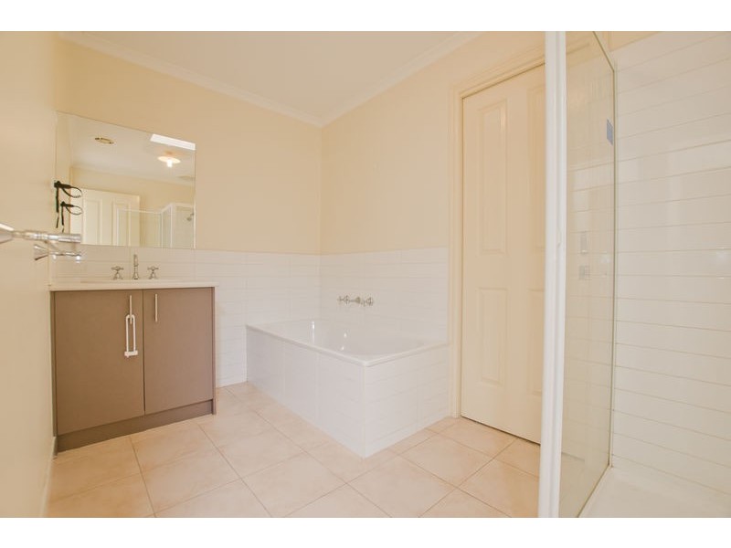 2/59 Greens Road, Wyndham Vale VIC 3024