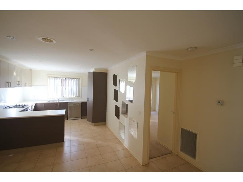 2/59 Greens Road, Wyndham Vale VIC 3024