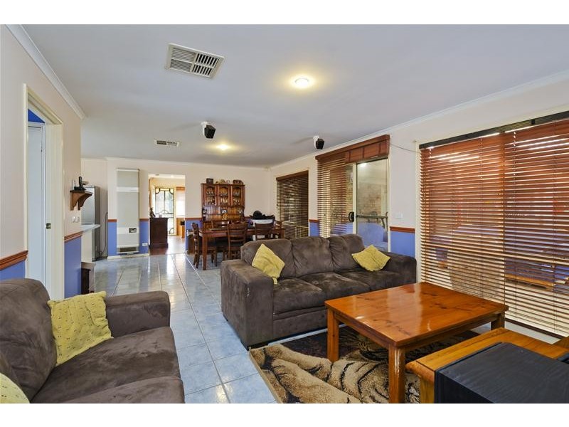 16 Bordeaux Drive, Hoppers Crossing VIC 3029