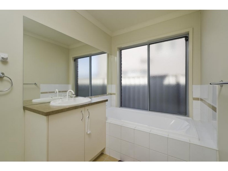 22 Caradon Drive, Truganina VIC 3029