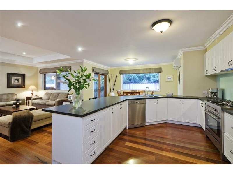 15 Ashley Avenue, Hoppers Crossing VIC 3029