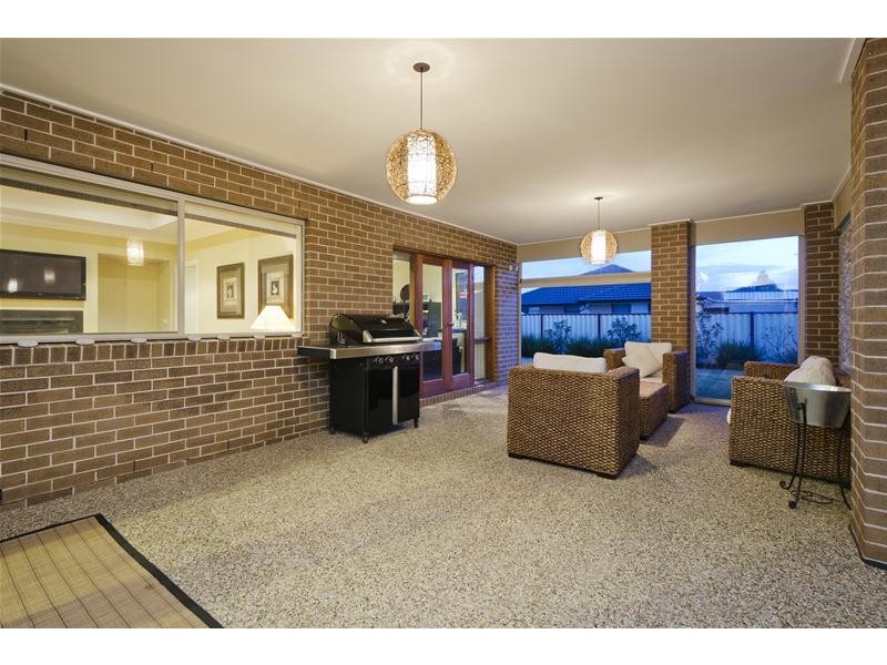 15 Ashley Avenue, Hoppers Crossing VIC 3029