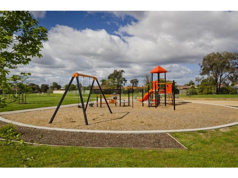 37 Daphne Crescent, Werribee VIC 3030