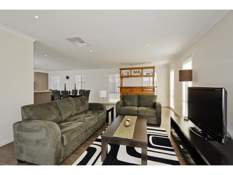 37 Weavers Str, Wyndham Vale VIC 3024