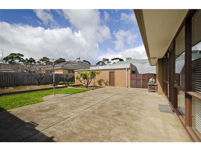 2 Tyrone Street, Werribee VIC 3030