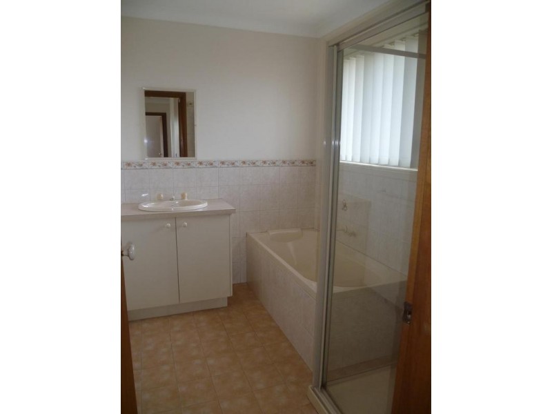 2/1 Florence Court, Werribee VIC 3030