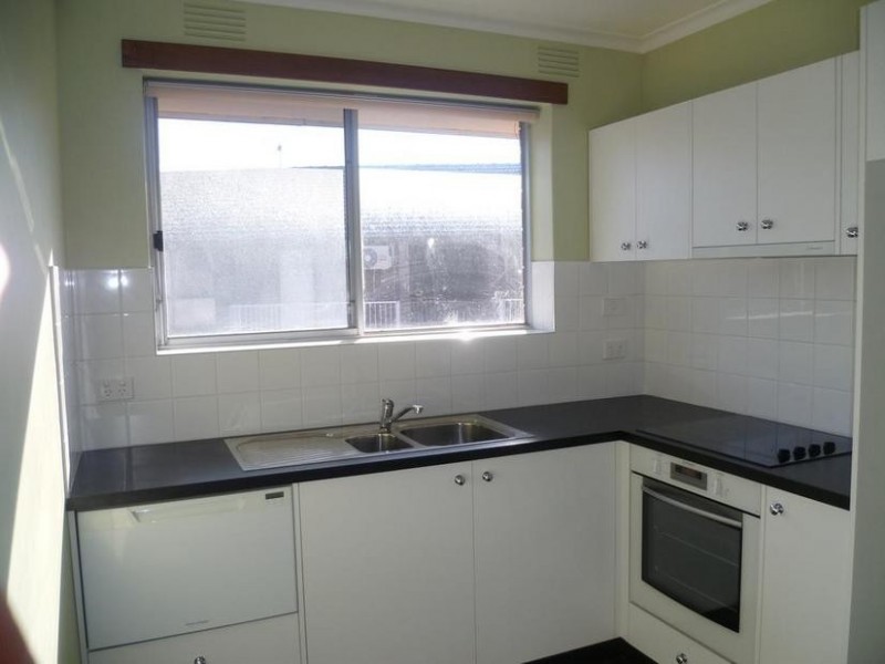9/3 Robin St, Altona VIC 3018