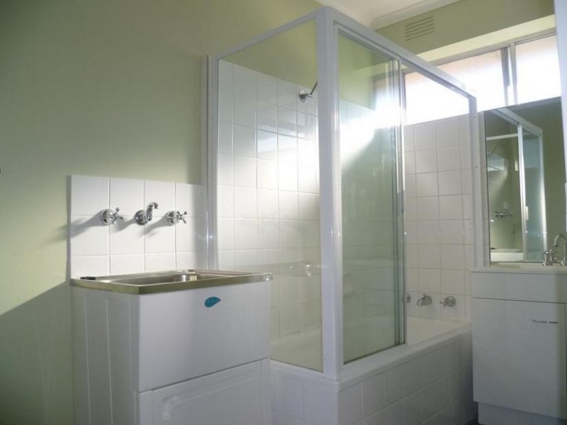 9/3 Robin St, Altona VIC 3018