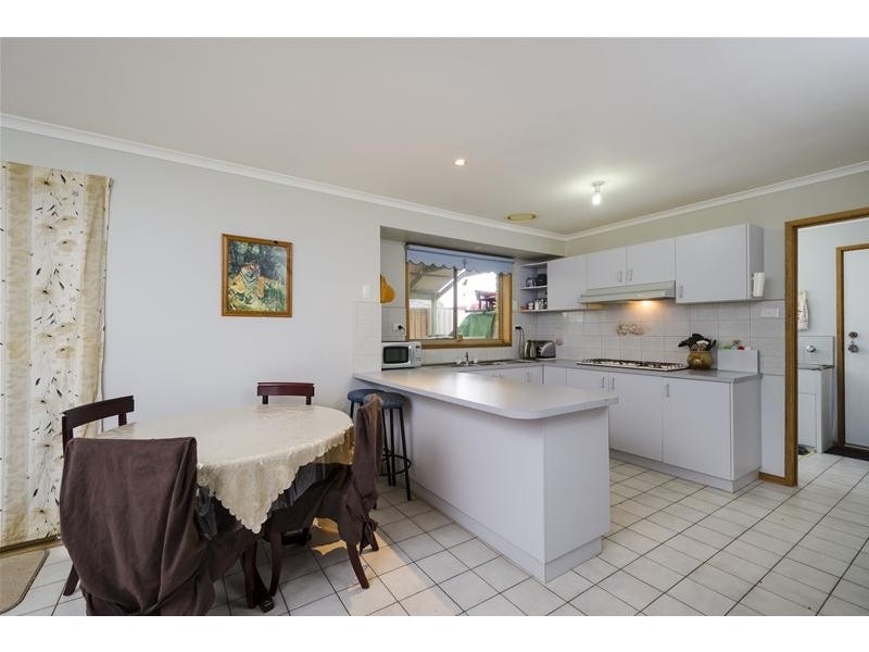 2 Dona Drive, Hoppers Crossing VIC 3029