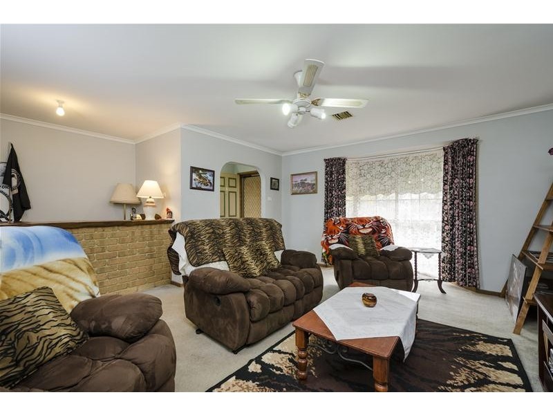 2 Dona Drive, Hoppers Crossing VIC 3029