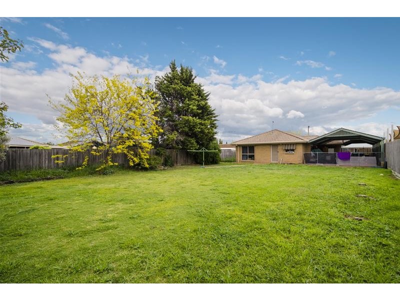 2 Dona Drive, Hoppers Crossing VIC 3029