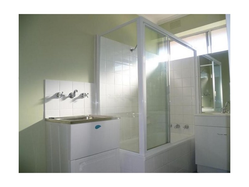 9/3 Robin Str, Altona VIC 3018